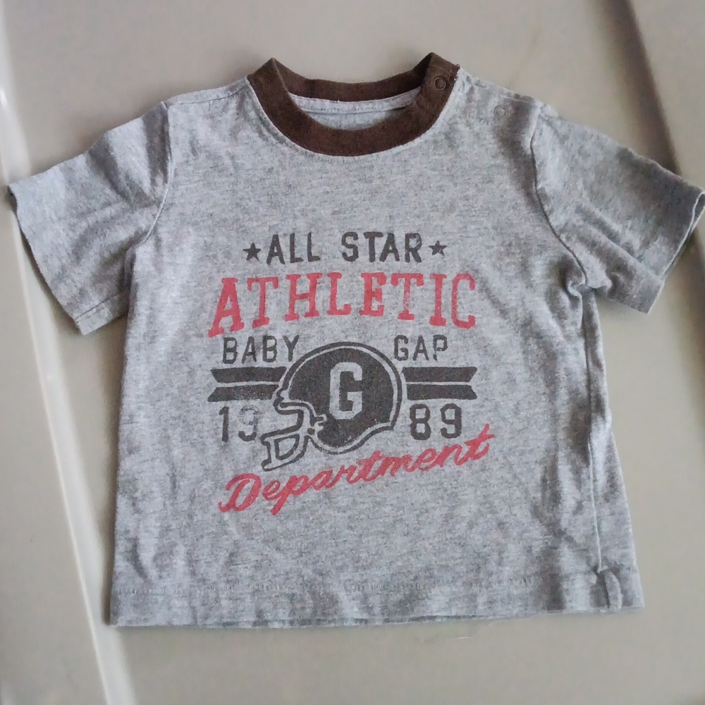 Gap graphic tee